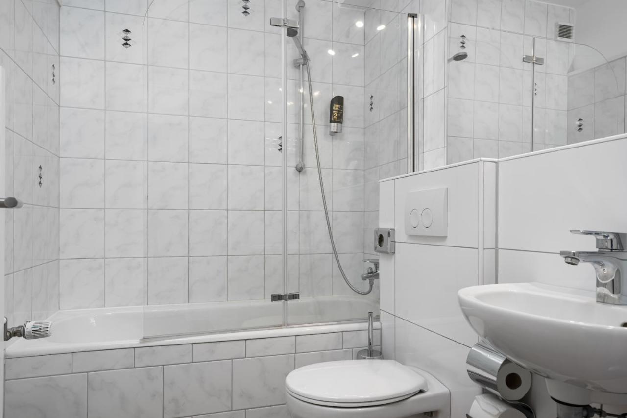 Apartment 1, direkt am Bahnhof Aachen Bagian luar foto